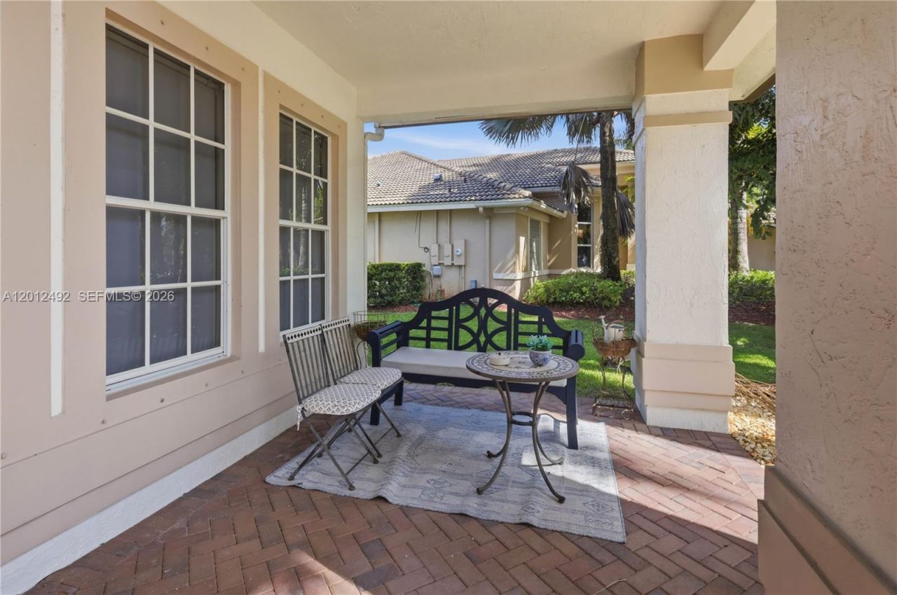 1422 Victoria Isle Dr , Weston, FL 33327 Photo