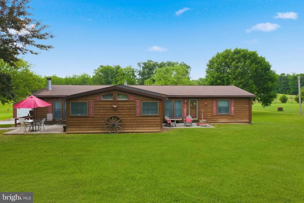 454 RACETRACK ROAD , ABBOTTSTOWN, PA 17301