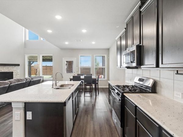 400 Acton Avenue, Fort Worth, TX 76131