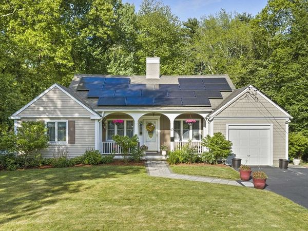 113 Colonel Hunt Dr, Abington, MA 02351