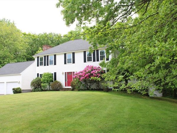 27 Gretchen Way, Raynham, MA 02767
