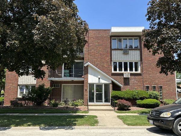 10445 S Keating Avenue, Unit 2B, Oak Lawn, IL 60453