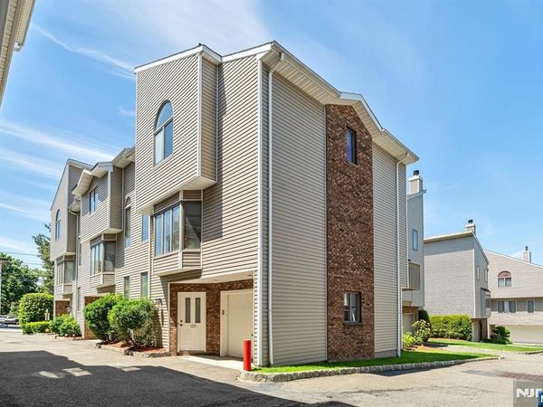 125 Roosevelt Place, PALISADES PARK, NJ 07650