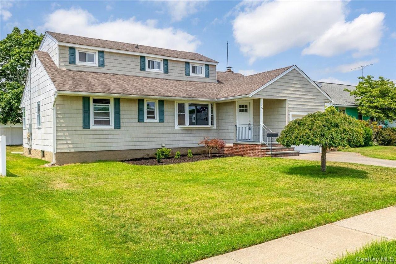 22 Scholl Drive , Farmingdale, NY 11735 Main Photo