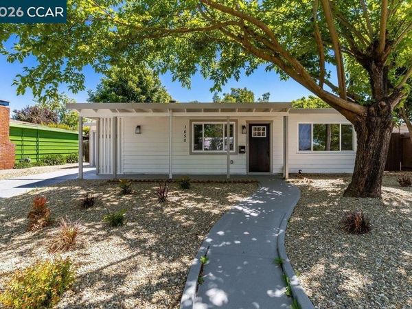 1650 Moraga Dr, Santa Rosa, CA 95404