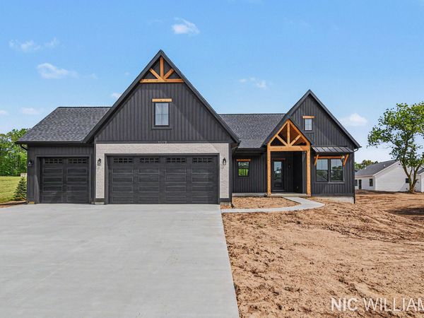 11279 Bancroft Way SE, Alto, MI 49302