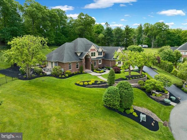 212 HILLVIEW CIRCLE , LEESPORT, PA 19533