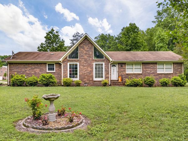 8 Sharpes Hollow Rd , Fayetteville, TN 37334