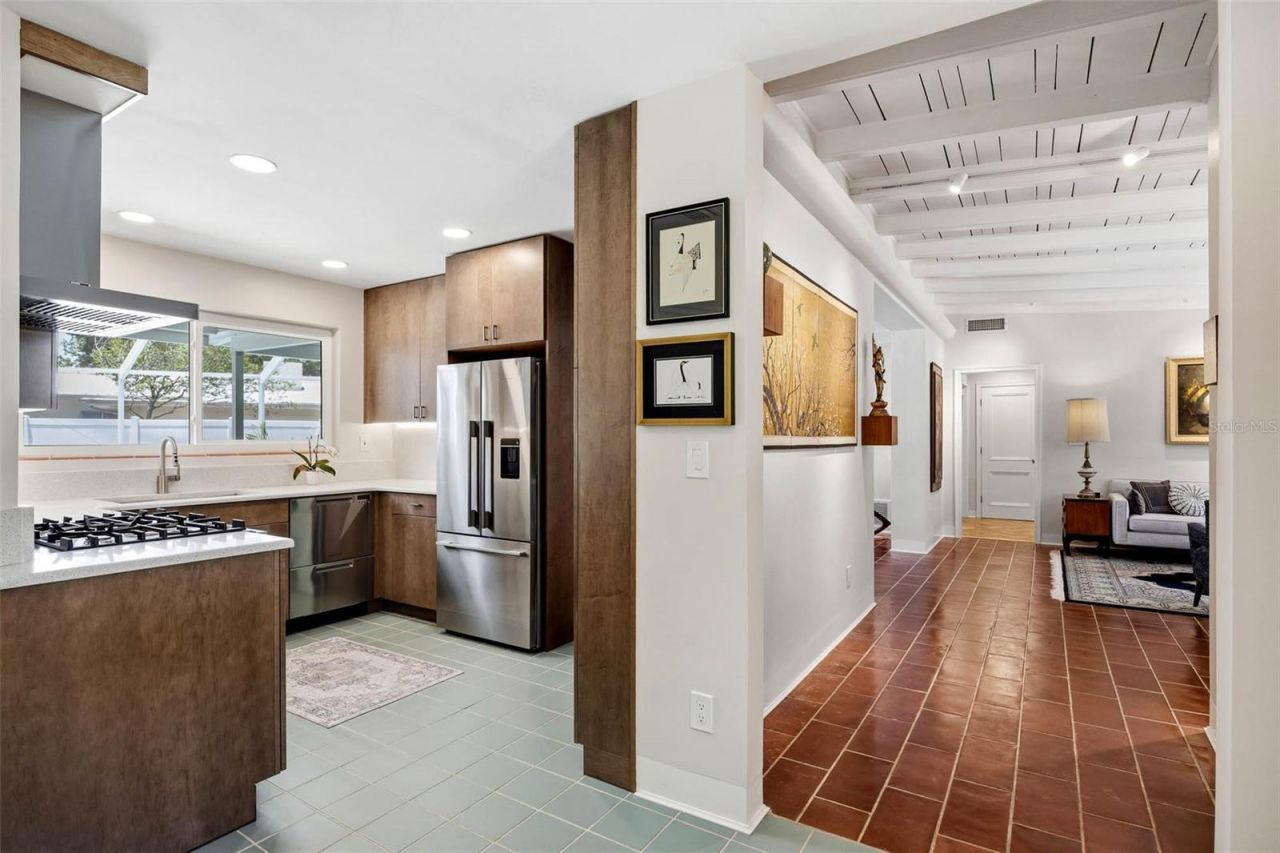 6311 Bahama Shores Drive S, Saint Petersburg, FL 33705 Photo