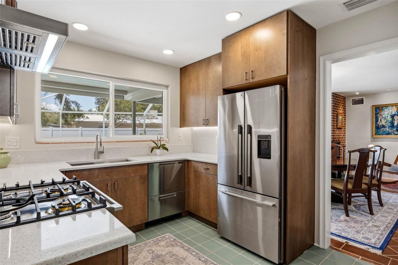 6311 Bahama Shores Drive S, Saint Petersburg, FL 33705 Photo
