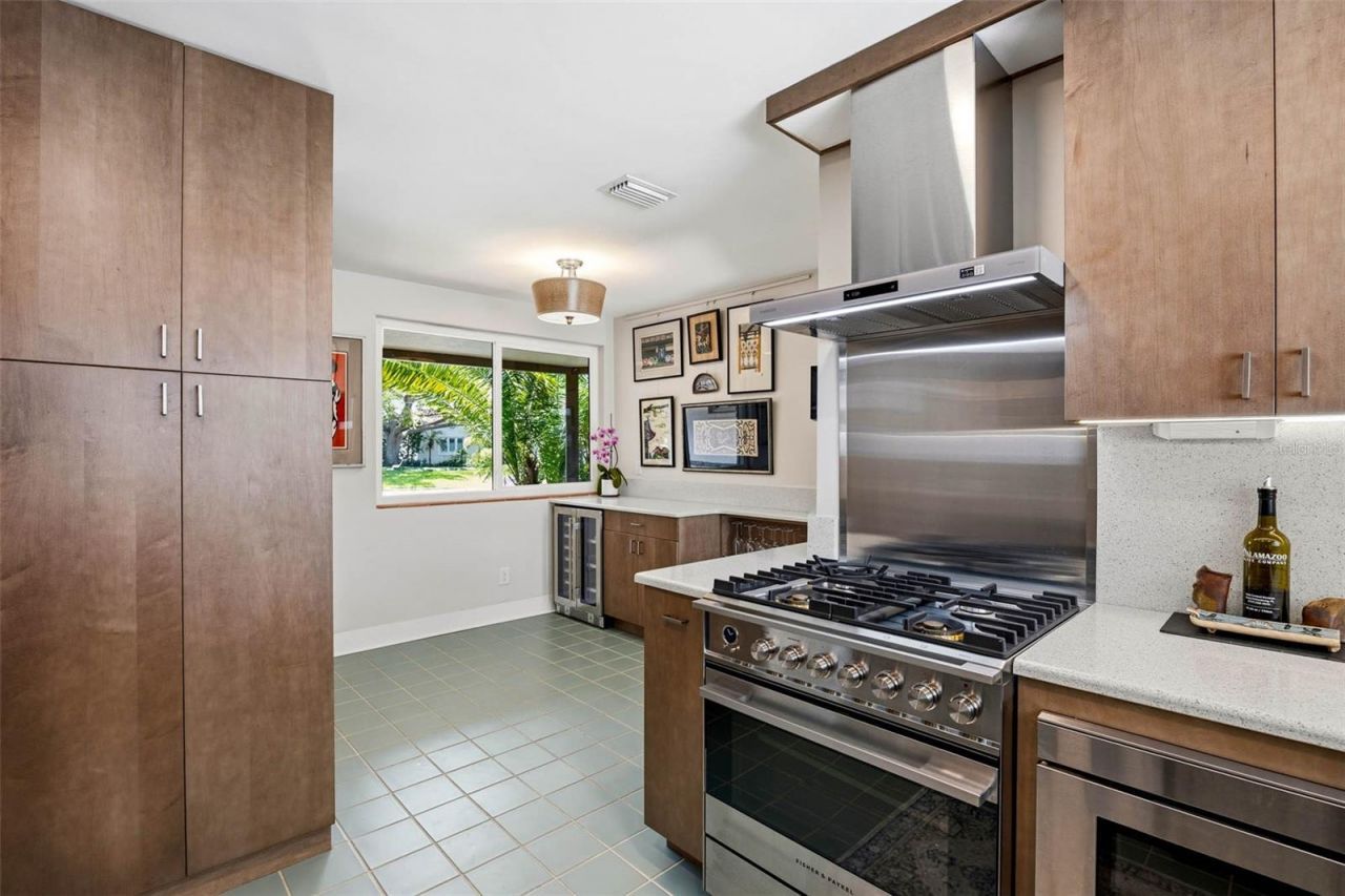 6311 Bahama Shores Drive S, Saint Petersburg, FL 33705 Photo