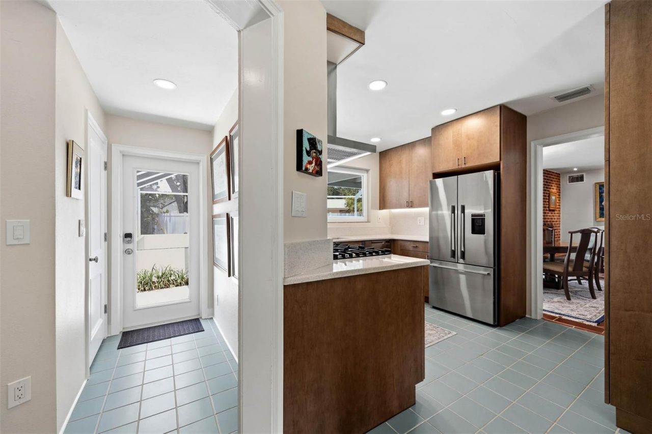 6311 Bahama Shores Drive S, Saint Petersburg, FL 33705 Photo
