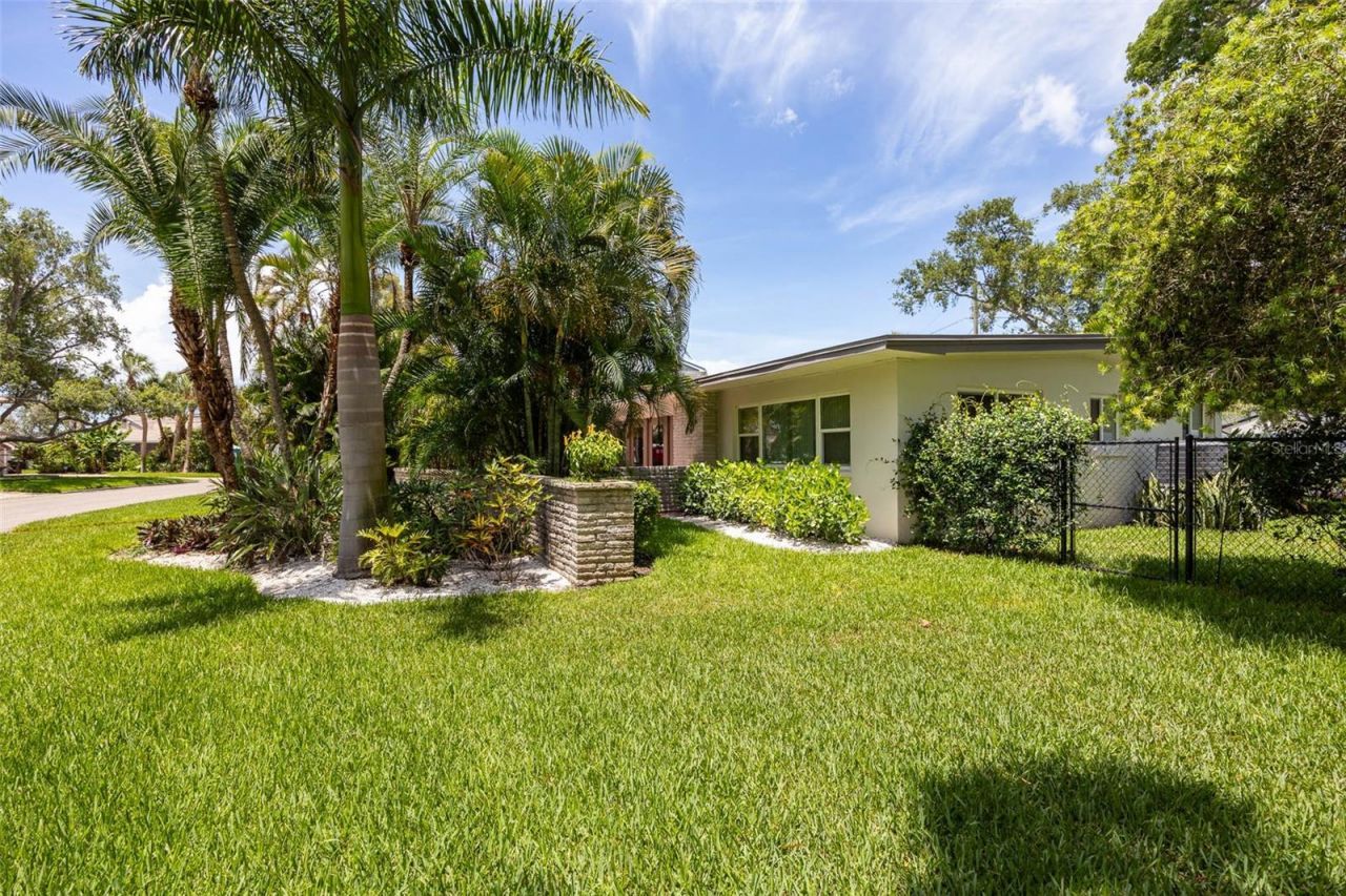 6311 Bahama Shores Drive S, Saint Petersburg, FL 33705 Photo
