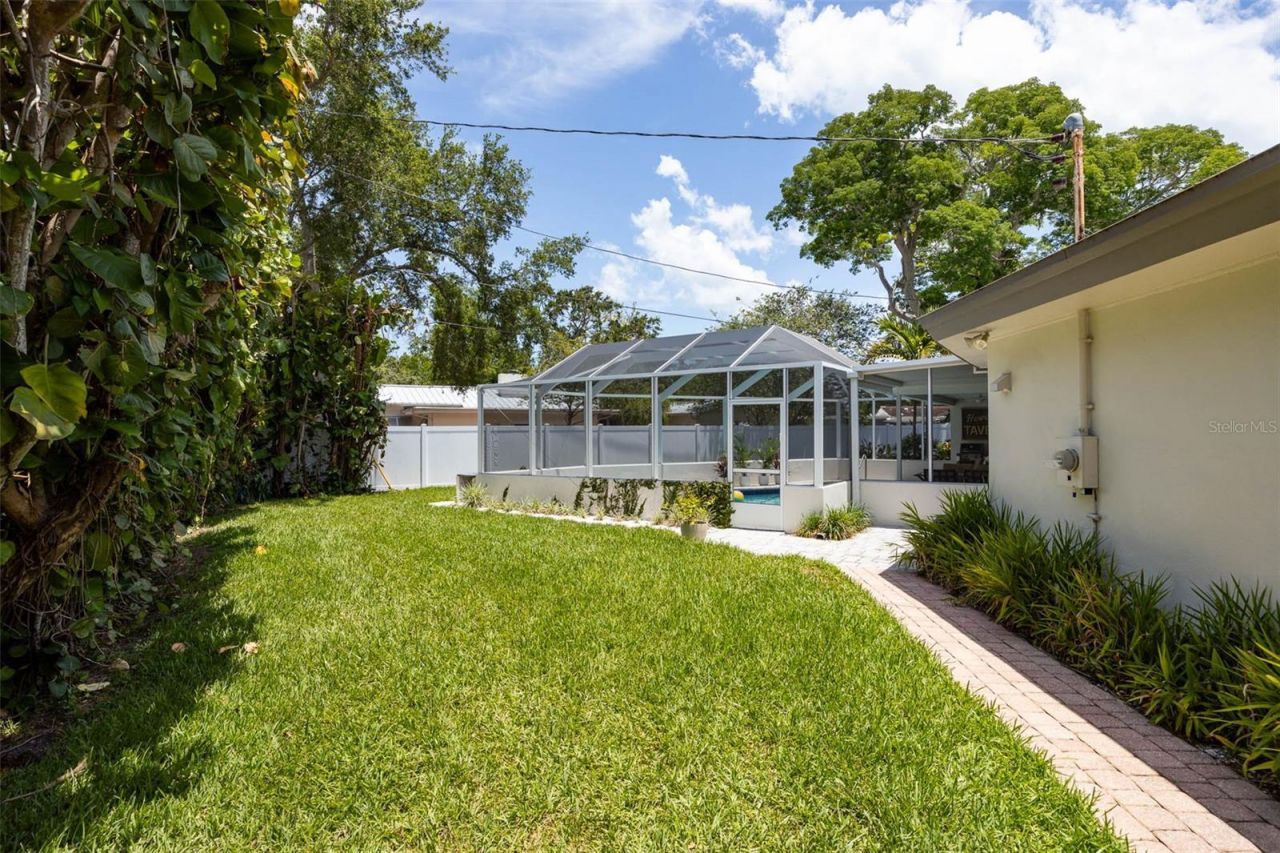 6311 Bahama Shores Drive S, Saint Petersburg, FL 33705 Photo