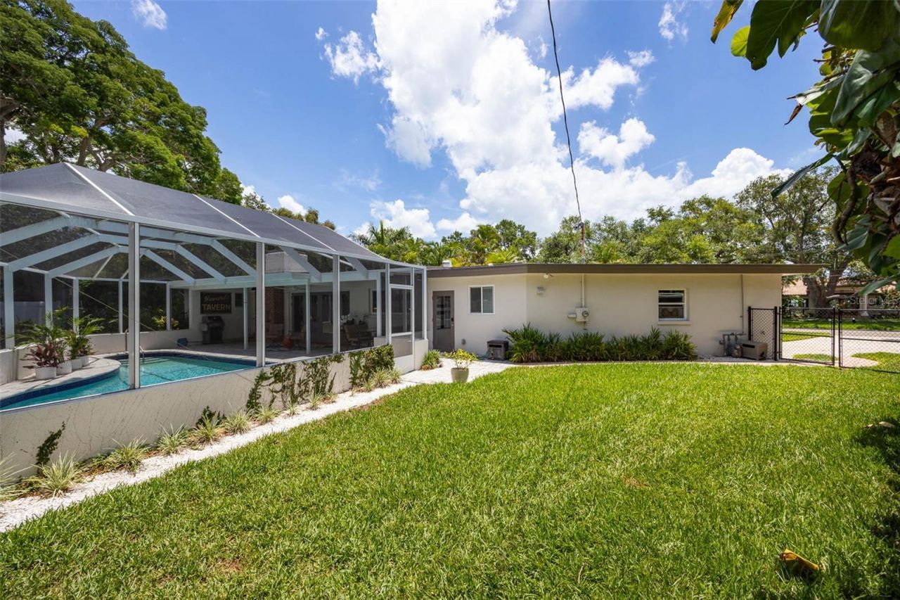 6311 Bahama Shores Drive S, Saint Petersburg, FL 33705 Photo