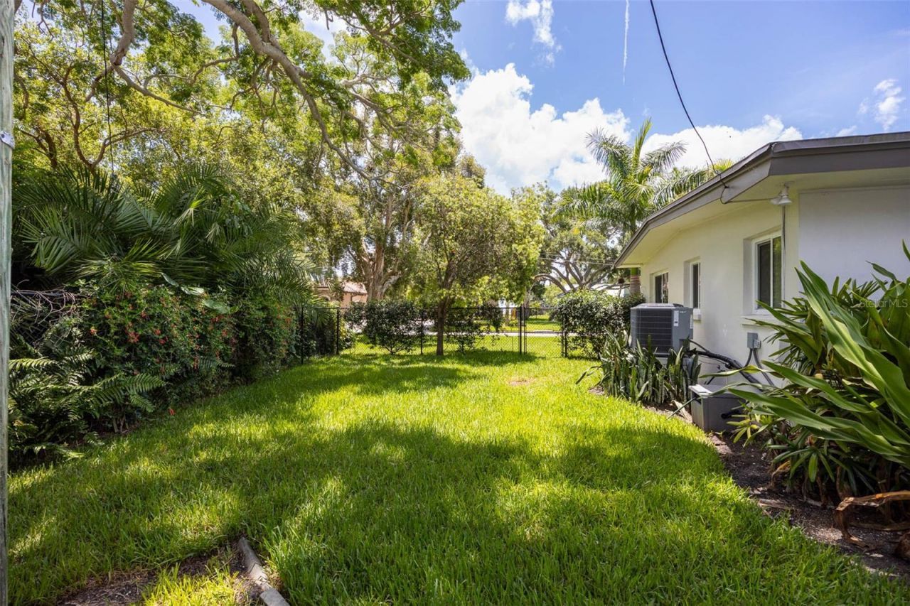 6311 Bahama Shores Drive S, Saint Petersburg, FL 33705 Photo