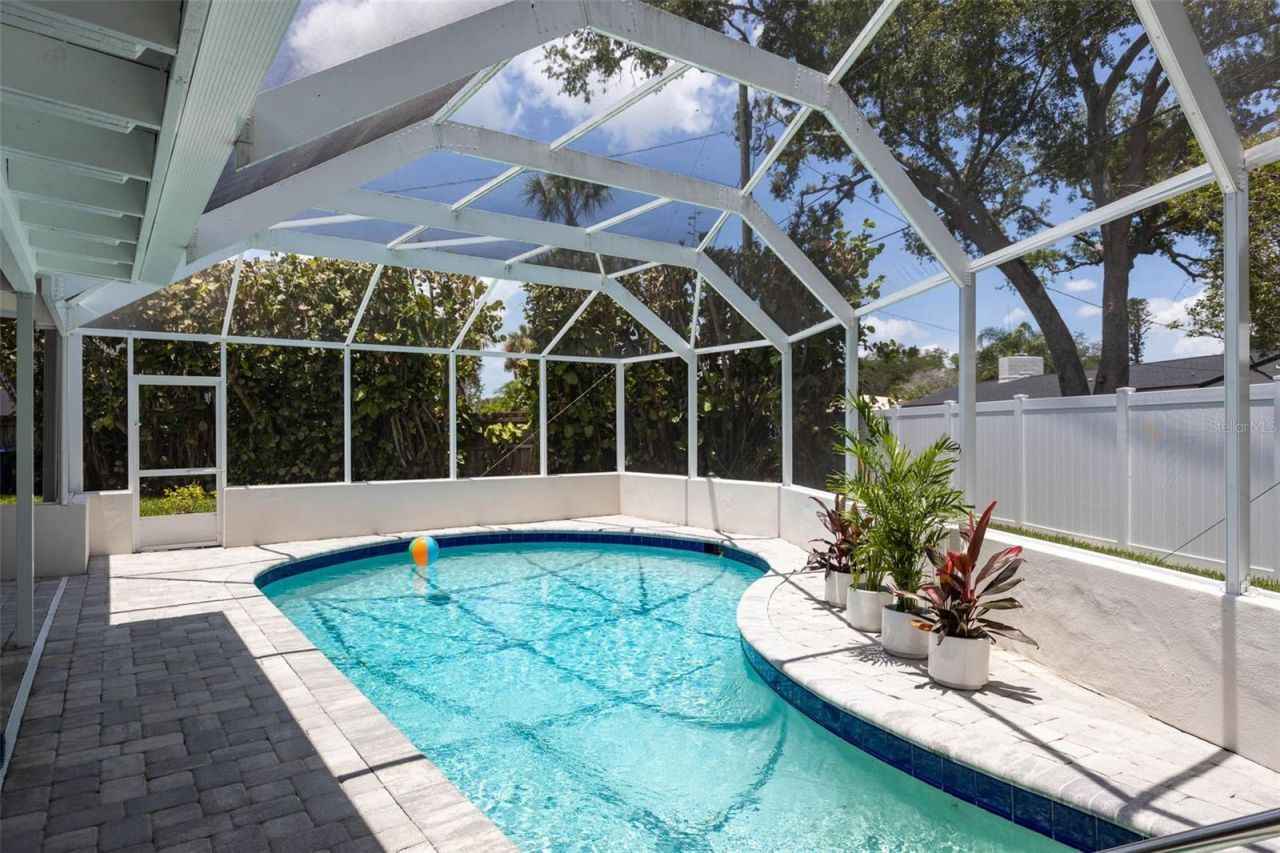 6311 Bahama Shores Drive S, Saint Petersburg, FL 33705 Photo