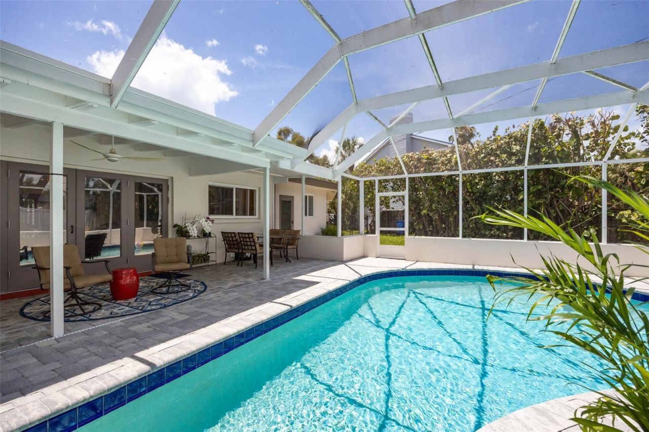 6311 Bahama Shores Drive S, Saint Petersburg, FL 33705 Photo