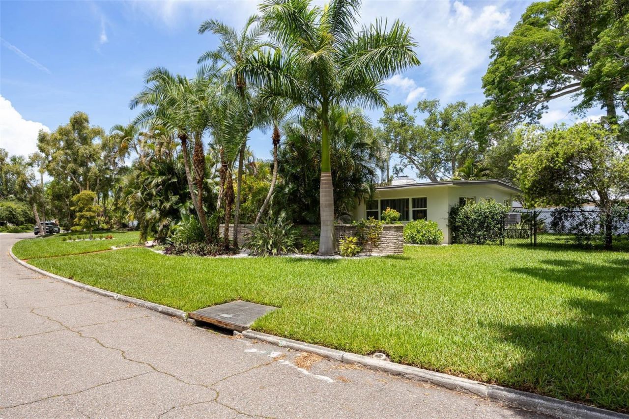 6311 Bahama Shores Drive S, Saint Petersburg, FL 33705 Photo
