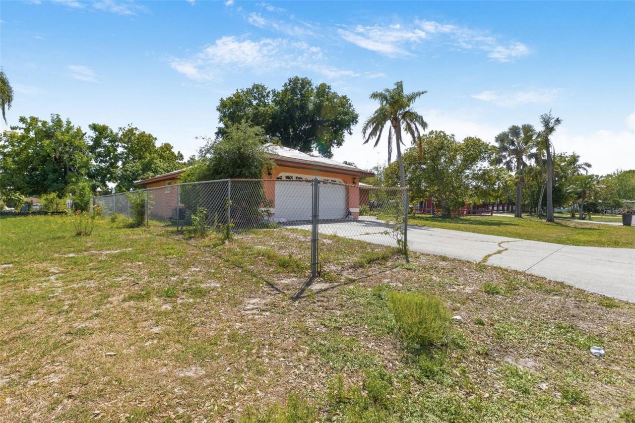 212 65th Avenue Drive W, Bradenton, FL 34207 Photo