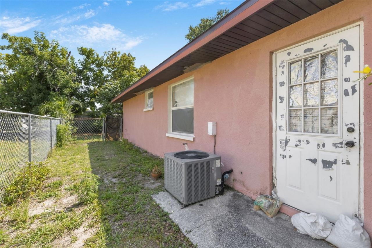 212 65th Avenue Drive W, Bradenton, FL 34207 Photo