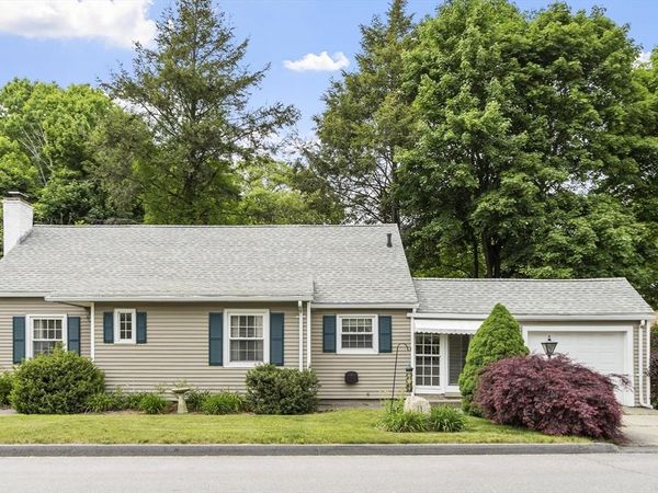 11 Whitla Drive, Worcester, MA 01604