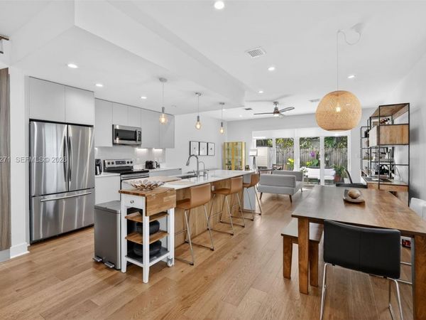 560 SW 6th Ave , Fort Lauderdale, FL 33315