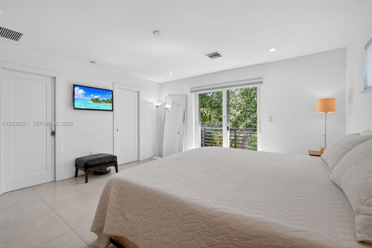 560 SW 6th Ave , Fort Lauderdale, FL 33315 Photo