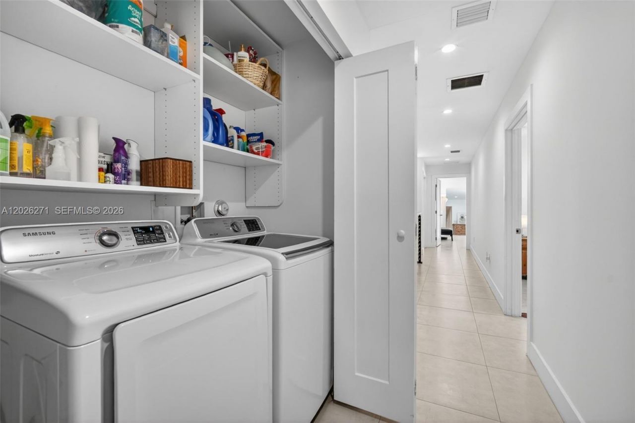 560 SW 6th Ave , Fort Lauderdale, FL 33315 Photo