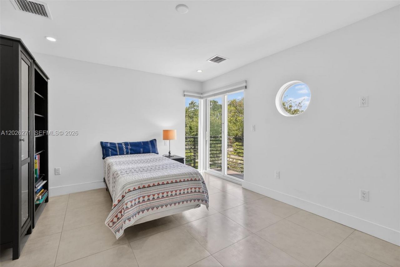 560 SW 6th Ave , Fort Lauderdale, FL 33315 Photo