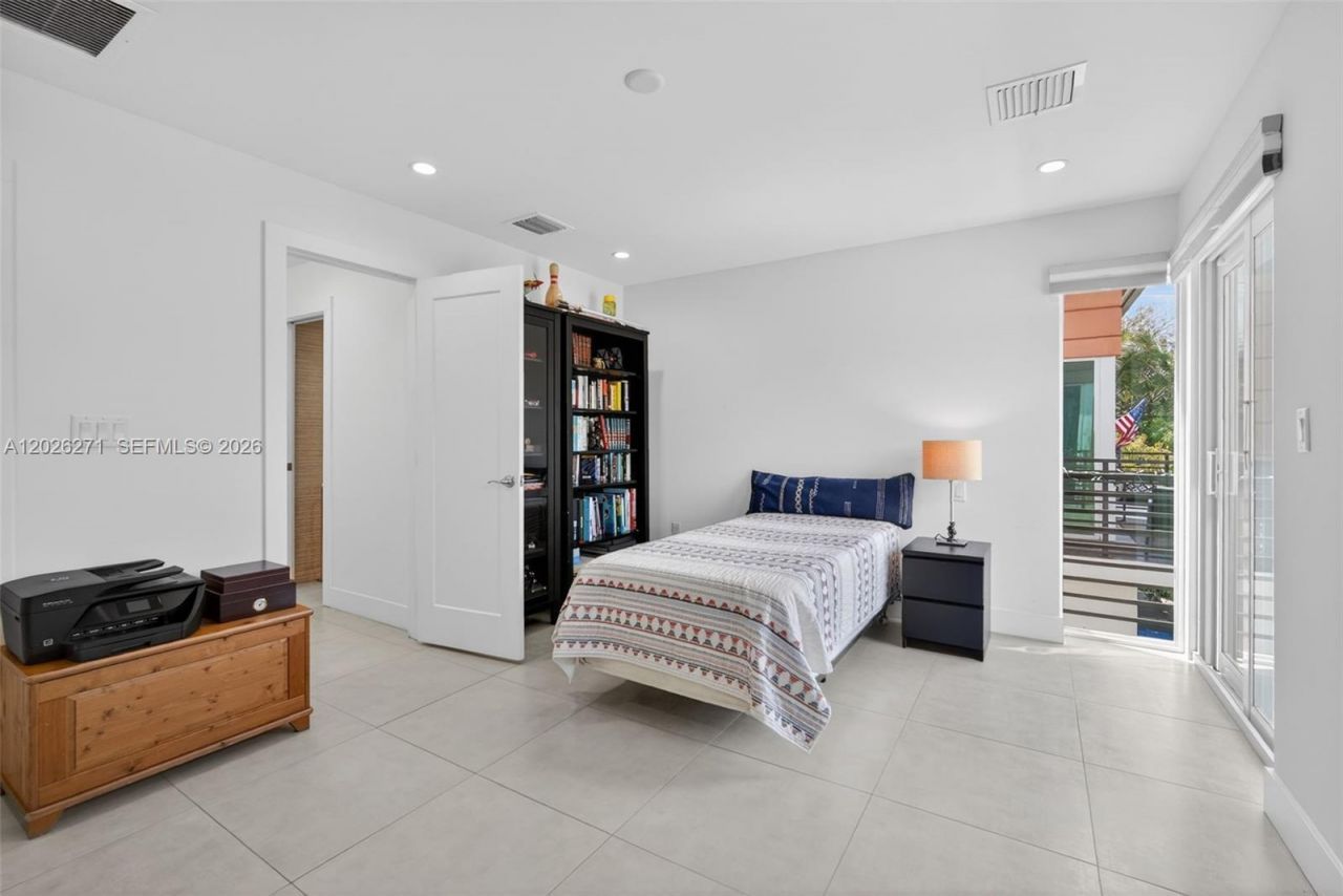 560 SW 6th Ave , Fort Lauderdale, FL 33315 Photo