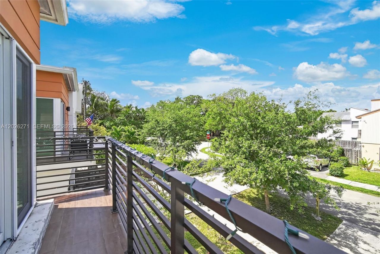 560 SW 6th Ave , Fort Lauderdale, FL 33315 Photo