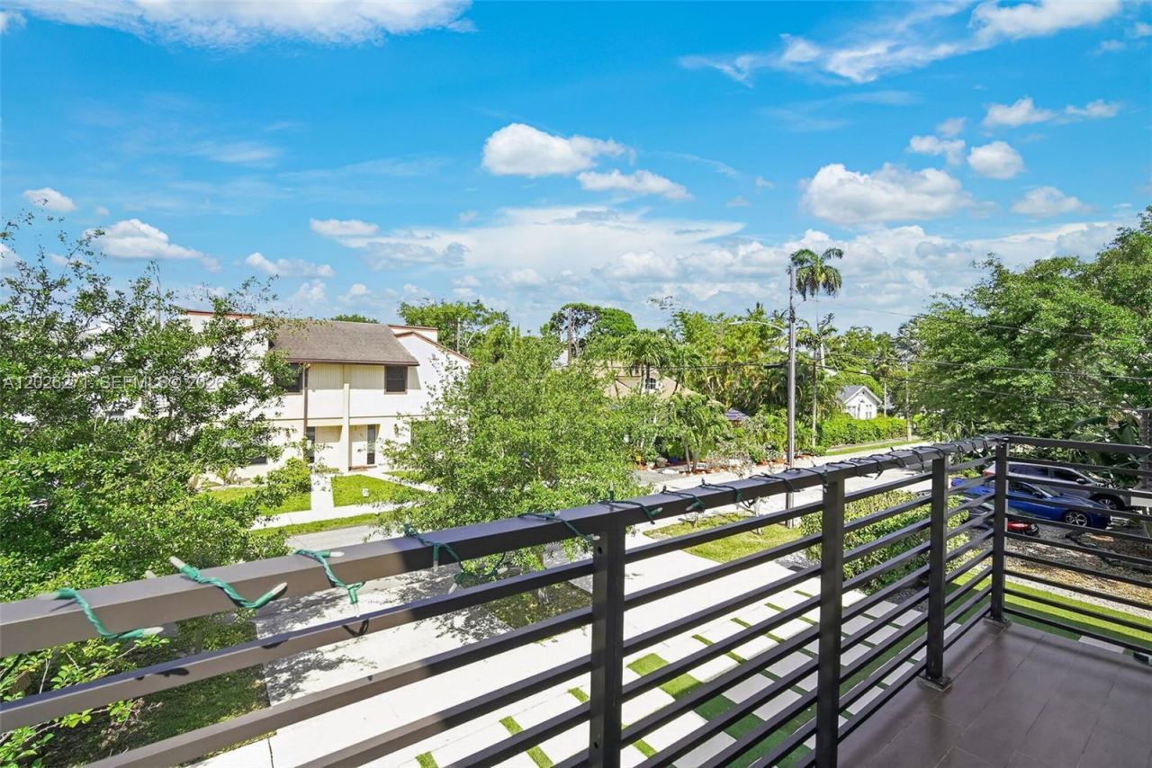 560 SW 6th Ave , Fort Lauderdale, FL 33315 Photo