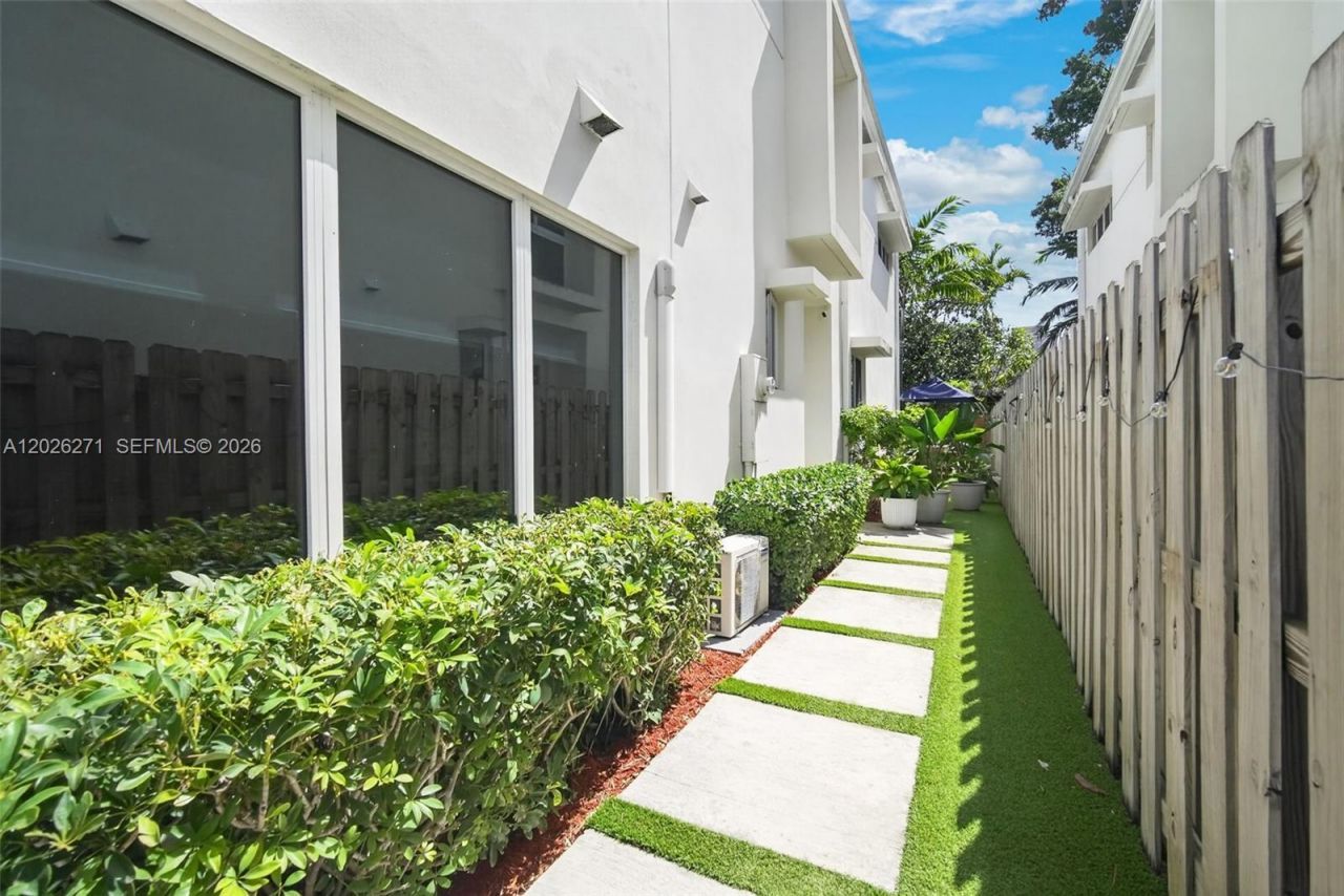 560 SW 6th Ave , Fort Lauderdale, FL 33315 Photo