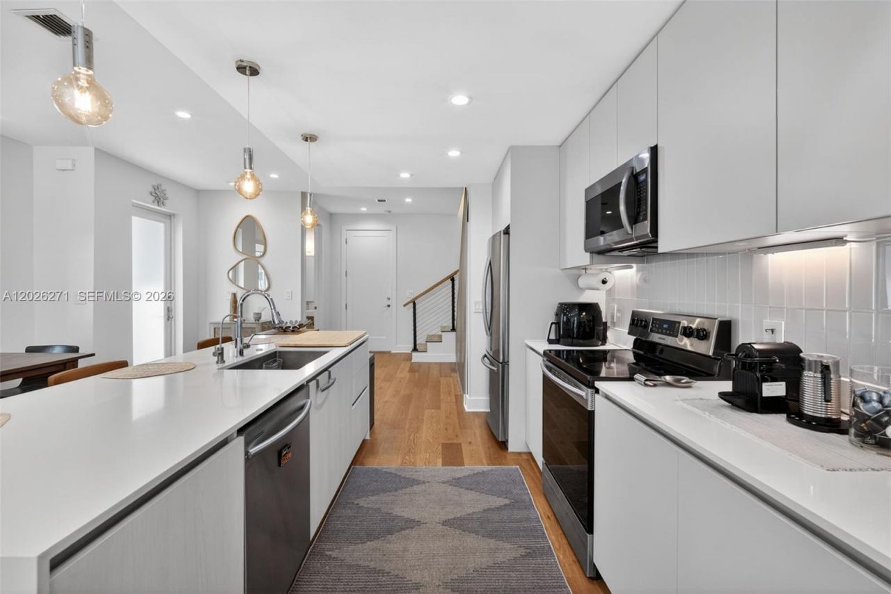 560 SW 6th Ave , Fort Lauderdale, FL 33315 Photo
