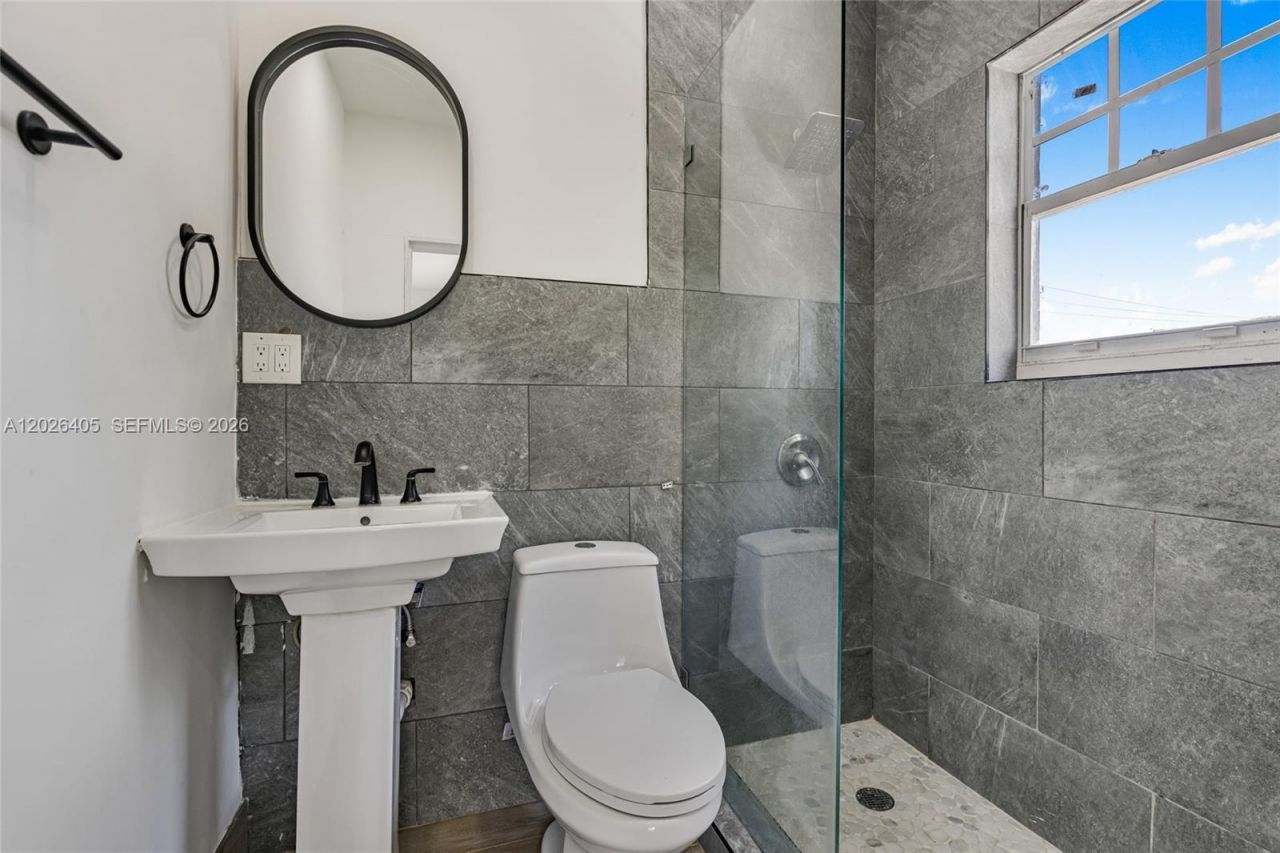 2275 NW 30th St , Miami, FL 33142 Photo
