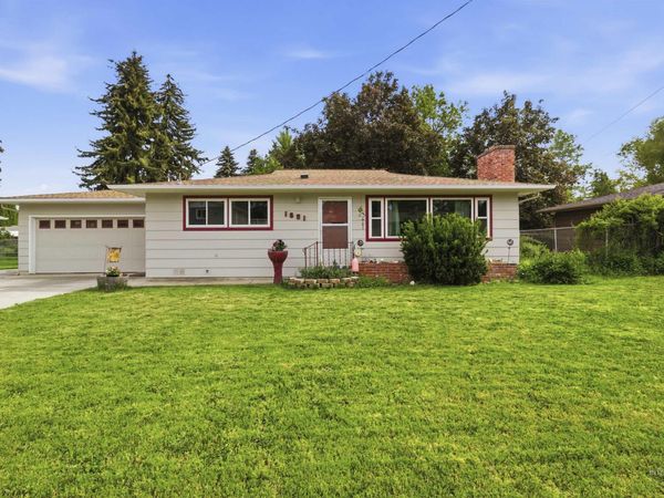 1651 Hillcrest Drive, Moscow, ID 83843