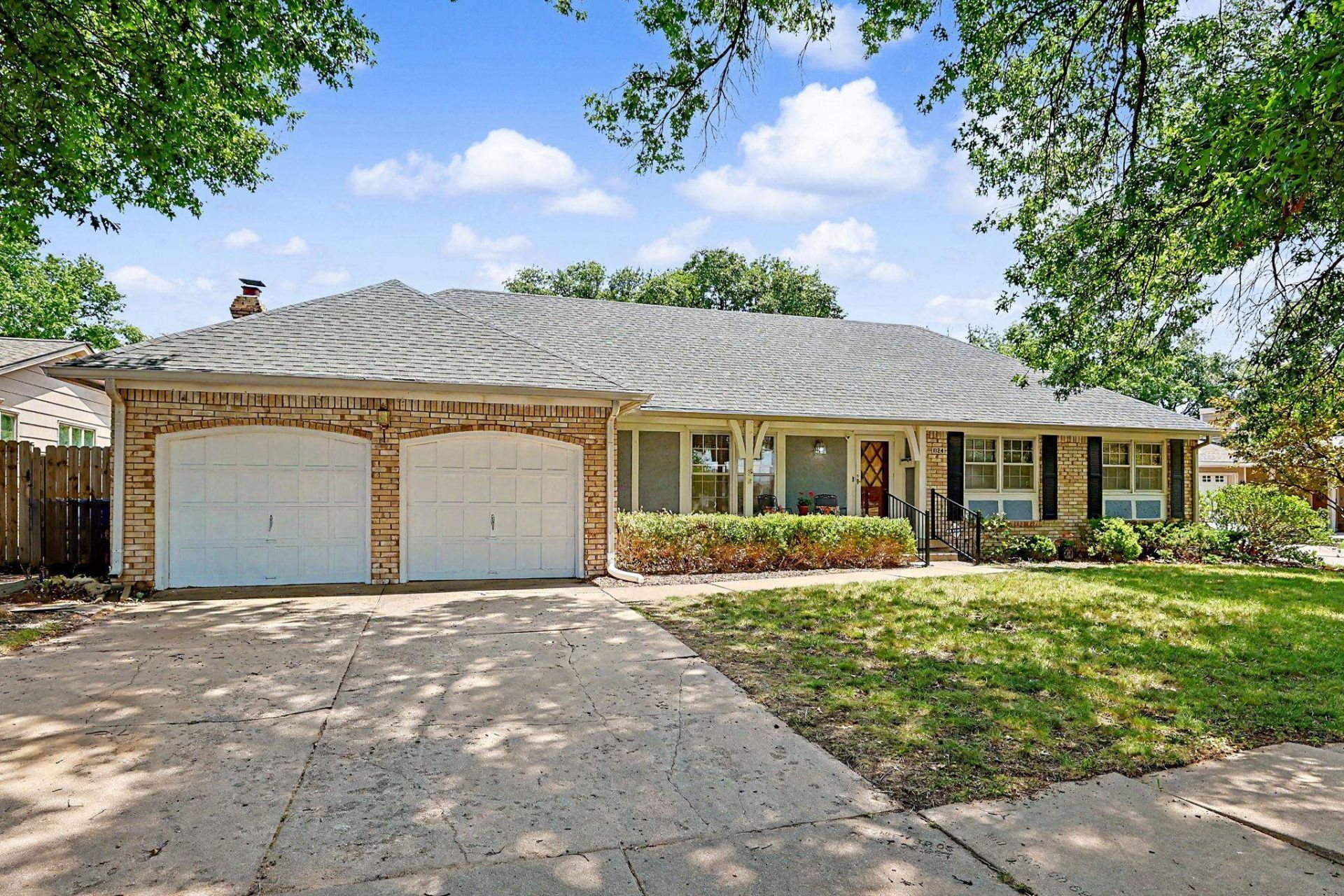 1124 S Barlow St, Wichita, KS 67207 Main Photo