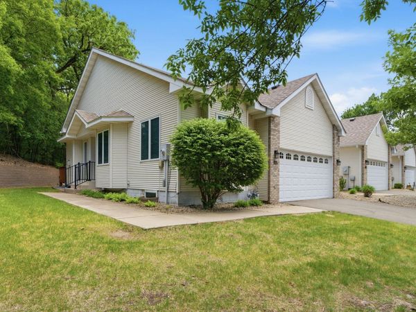 815 Wescott Square, Eagan, MN 55123