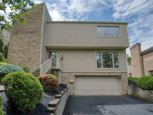 135 Vanderbilt Dr, Pittsburgh, PA 15243