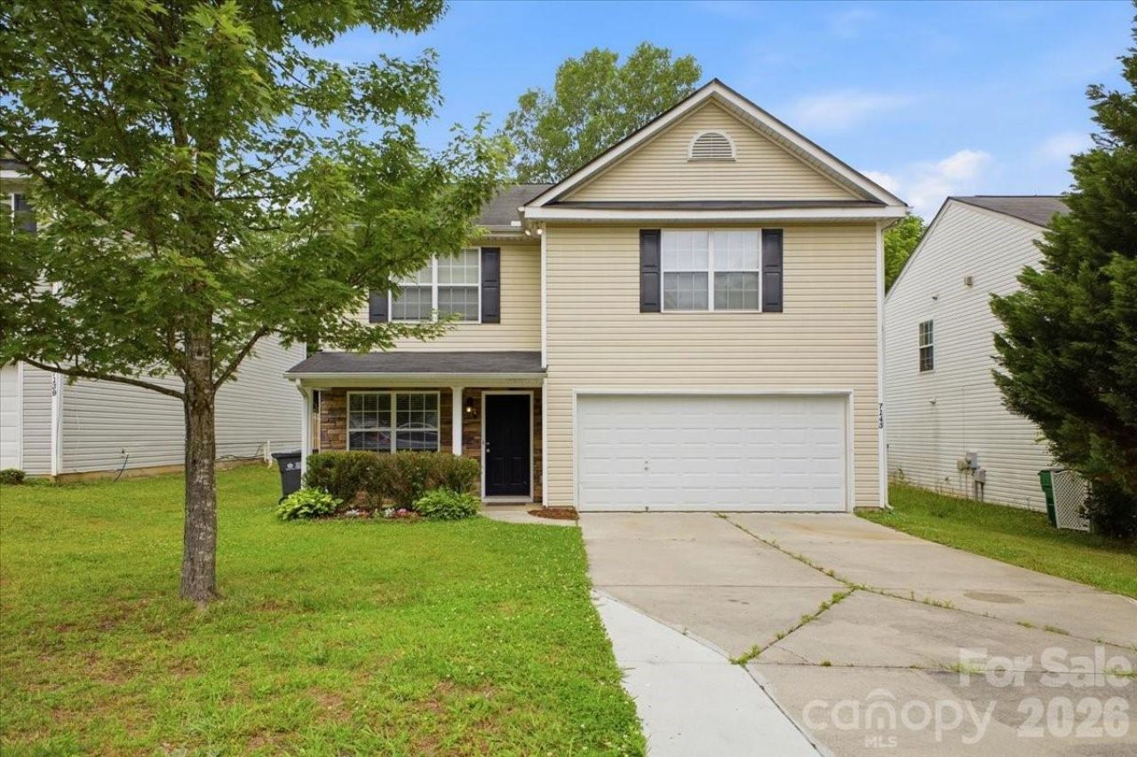 7143 Wandering Creek Drive, Charlotte, NC 28216 Main Photo