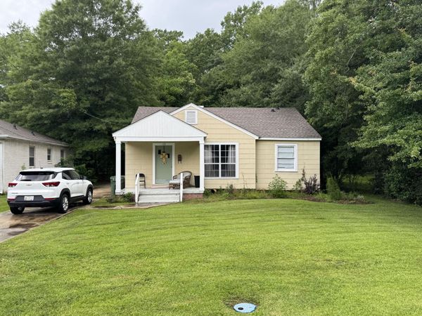 121 S 20th Ave., Hattiesburg, MS 39401