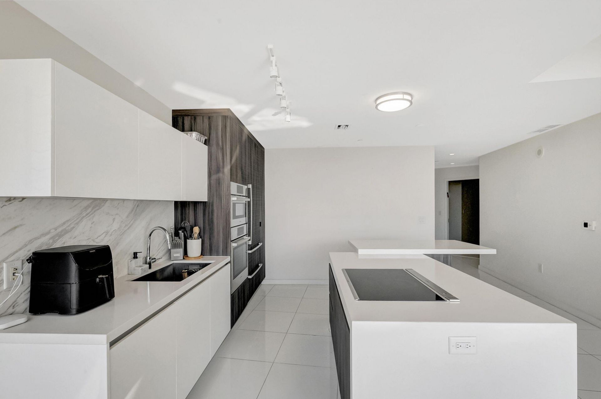 851 NE 1st Avenue, Unit 1604, Miami, FL 33132 Photo