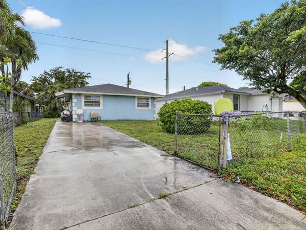 2842 NW 9th Place, Fort Lauderdale, FL 33311