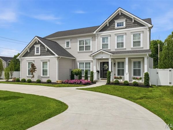 4 Hillcrest Place, St Louis, MO 63122
