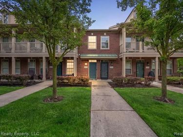 527 Red Oak Court, Walled Lake, MI 48390