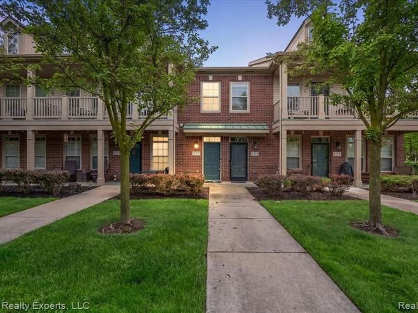 527 Red Oak Court, Walled Lake, MI 48390