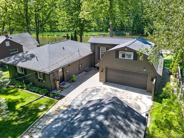 6415 Riverdale Road , Hamburg Twp, MI 48189