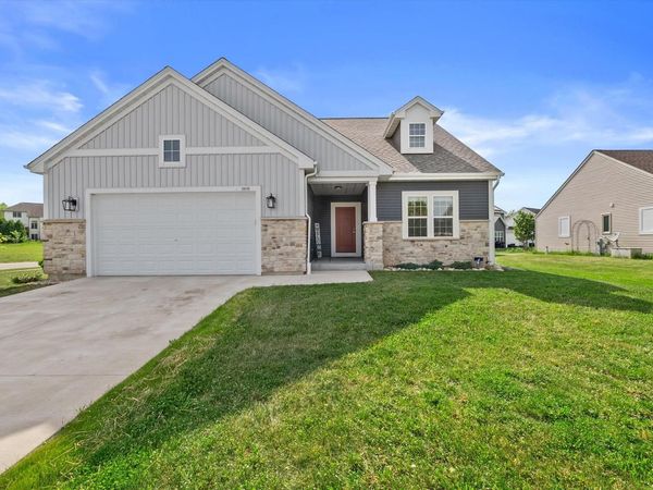 1018 Cascade CIRCLE, Hartford, WI 53027