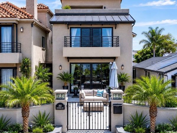 212 Hartford Avenue, Huntington Beach, CA 92648